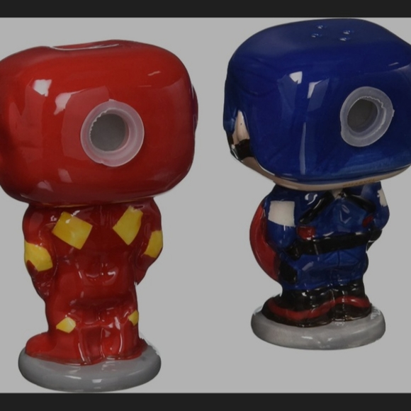 Salt and Pepper Shakers ( Captain America and Iron Man) - Picture 1 of 4